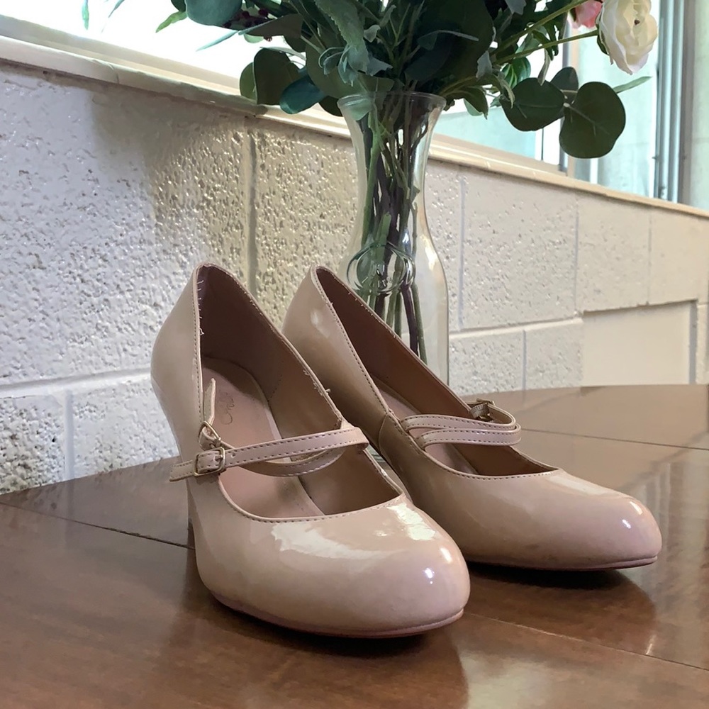 Nude high heels size 8.5